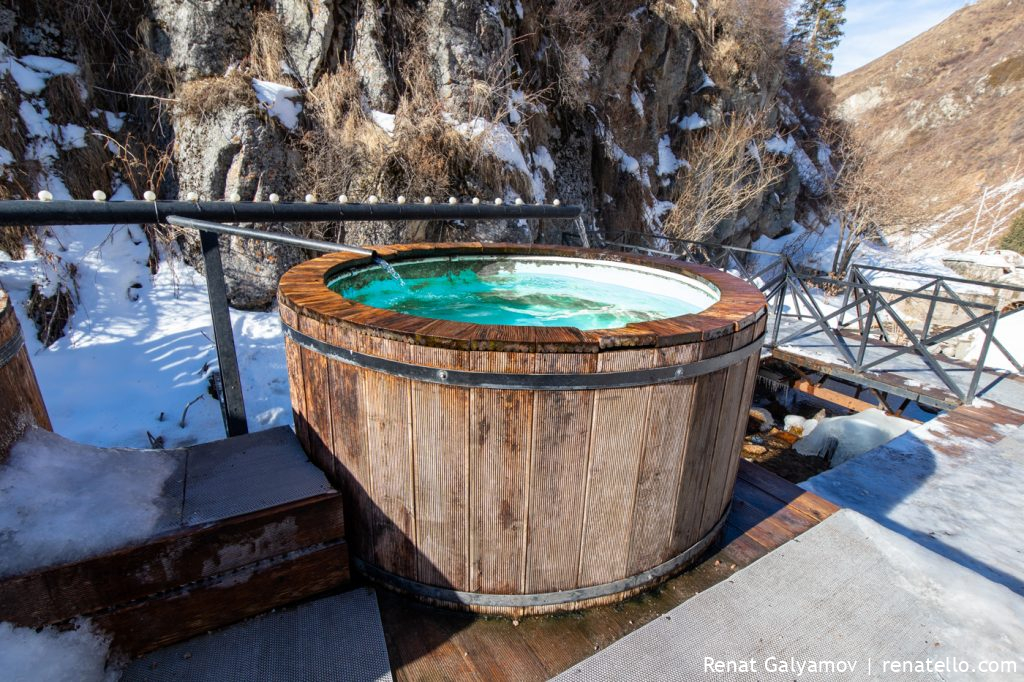 Gorelnik Hot Springs. Горячий источник Горельник.