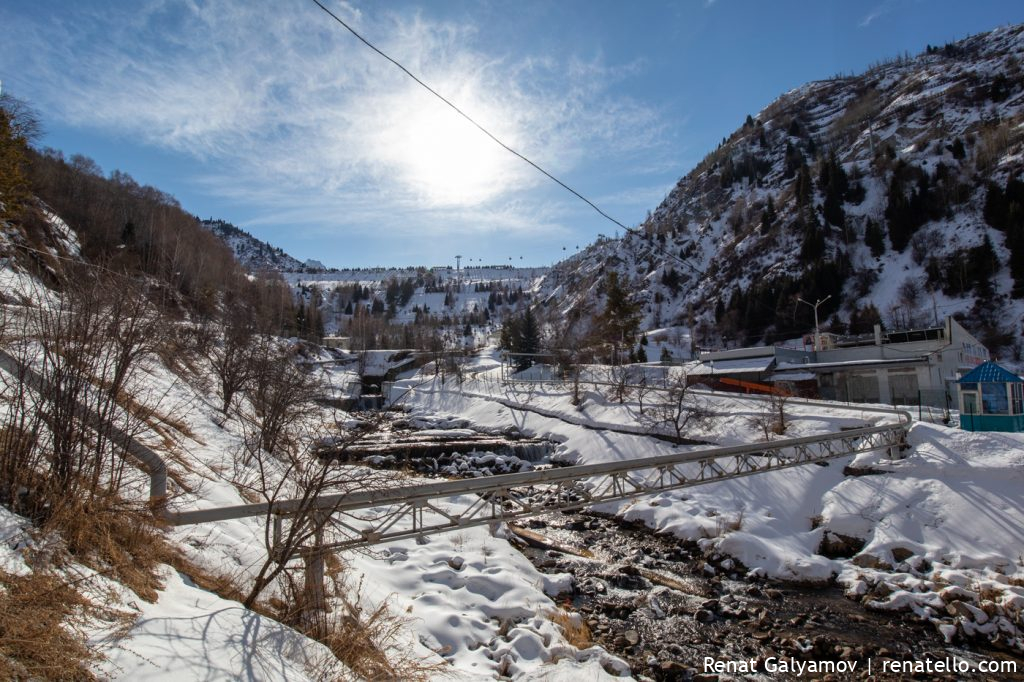 Medeu dam. Селезащитная плотина Медеу.